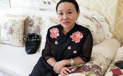 把腿再抬高一点就能吃到扇贝了